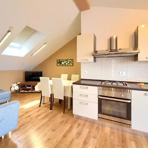 https://apartments-val-njivice.primorje-gorskikotar.com
