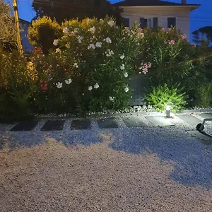 https://villa-frejus.fr-provencehotel.com